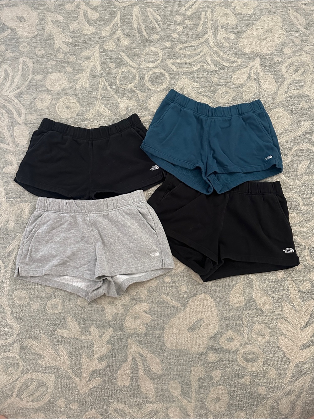 Lot of 4: Women’s The North Face Half Dome Shorts - large